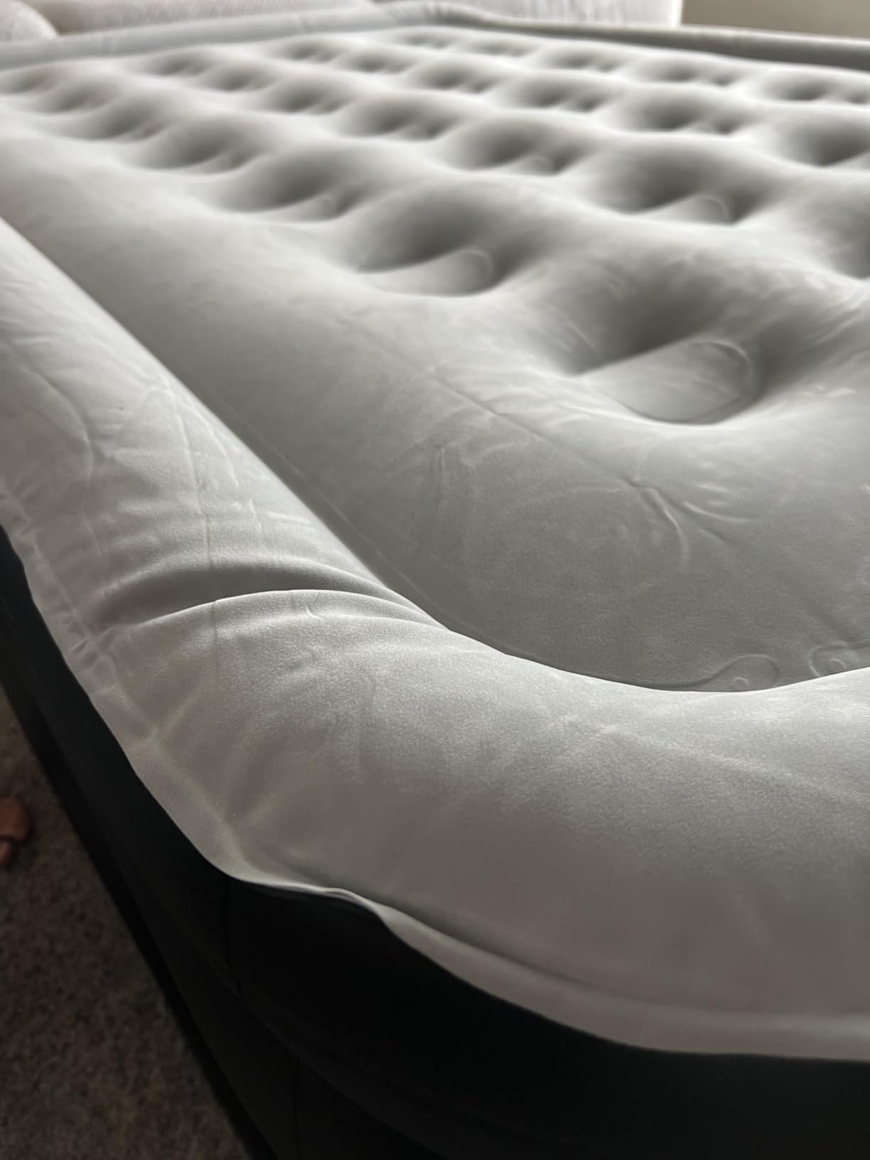 Queen Air Mattress with Built-in Pump. 18 Raised Blow Up Mattress. 800 lbs Max Honeycomb Air Bed. 48Hr Leak-Proof Test. 3min Inflatable Mattress for Home. Guests. Camping. Colchones inflables photo review