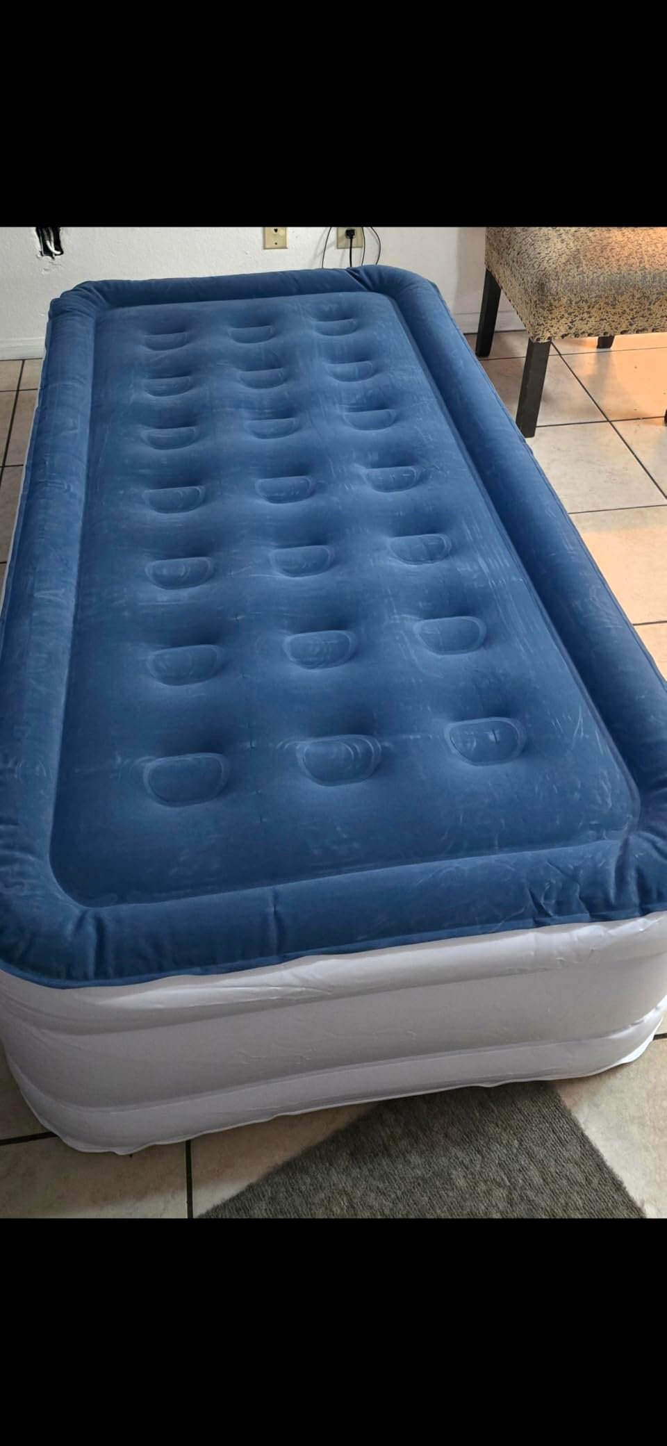 Queen Air Mattress with Built-in Pump. 18 Raised Blow Up Mattress. 800 lbs Max Honeycomb Air Bed. 48Hr Leak-Proof Test. 3min Inflatable Mattress for Home. Guests. Camping. Colchones inflables photo review