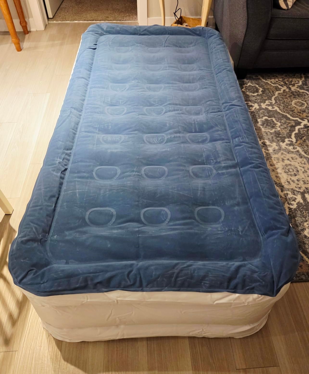 Queen Air Mattress with Built-in Pump. 18 Raised Blow Up Mattress. 800 lbs Max Honeycomb Air Bed. 48Hr Leak-Proof Test. 3min Inflatable Mattress for Home. Guests. Camping. Colchones inflables photo review