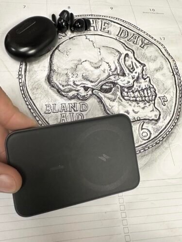 Anker 621 Magnetic Portable Charger (MagGo). 5.000mAh Wireless Power Bank with USB-C Cable. Magsafe-Compatible Battery Pack for iPhone 16/15/14/13/12 Series photo review